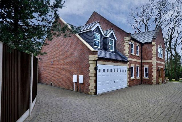 This five bedroom house has a grand staircase and large kitchen with a utility room. Marketed by Need2View Mansfield, 01623 355705.