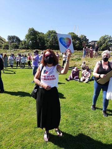 Protesters taking part in the demonstrations in Edinburgh were holding up signs sporting different messages about the demand in a fair pay rise for NHS staff across the board