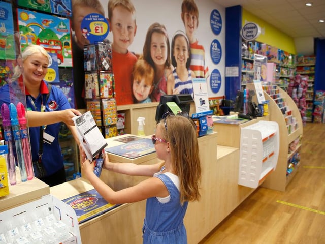 Christmas Night Crew are wanted at The Entertainer’s store in Brighton, which requires five night shifts to be worked per week from Monday to Friday. Your contract will last until late December and an additional night shift premium of £1.25 is paid for hours worked between 11pm and 6am. Apply via isw.changeworknow.co.uk