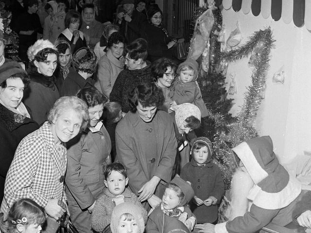 Shopper cram in to Blairs Department Store, on Nicholson Street, to do their Christmas Shopping in 1964.