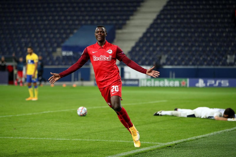 Leicester City are close to completing a £30m move for RB Salzburg sensation Patson Daka. He was on fire in the Austrian top tier last season, scoring an impressive 34 goals and providing 12 assists in 42 appearances. (90min)