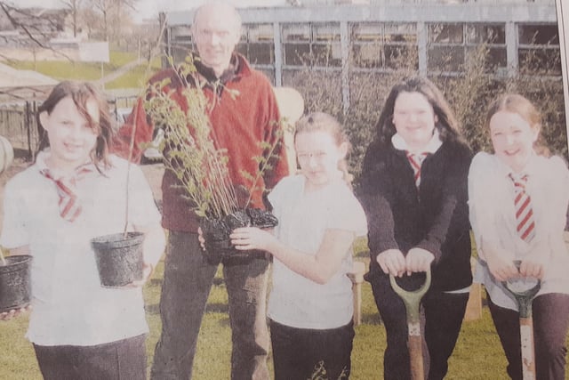 Pupils at Torbain Primary whose eco garden was wrecked by vandals  were overwhelmed with the support of the community after the Fife Free Press reported on the damage.
A local man pledged six trees from his own garden to help replace the 30 that ere destroyed.
And staff at Craigencalt Ecology Centre promised them more help.
Pictured are Caitlin Carr, Gemma Thomson, Chanelle Conroy and Brookland McPherson with Ronnie Mackie from the ecology centre