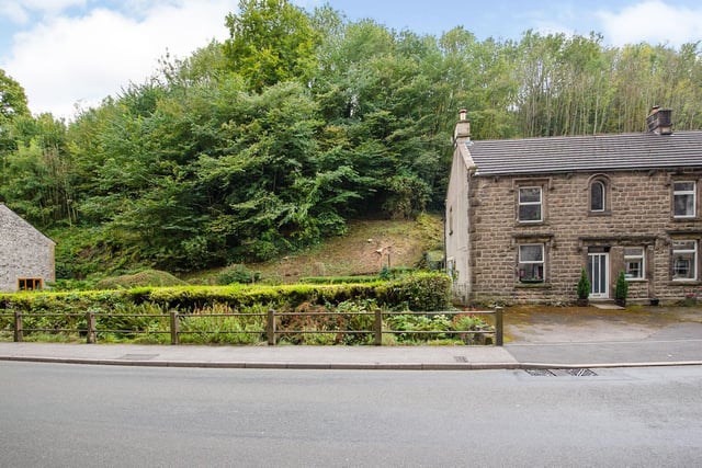 This three-bedroom cottage, with a generous garden to the side, has an asking price of £350,000. (https://www.zoopla.co.uk/for-sale/details/56520436)