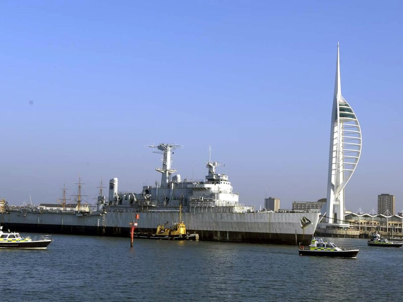 The amphibious assault ship was decommissioned in 2002 and towed to Ghent in Belgium in 2007 to be scrapped. She was the first warship to be successfully exported for recycling by a Western government hat fully complied with international agreements and the principles concerning environmentally sound management of waste.