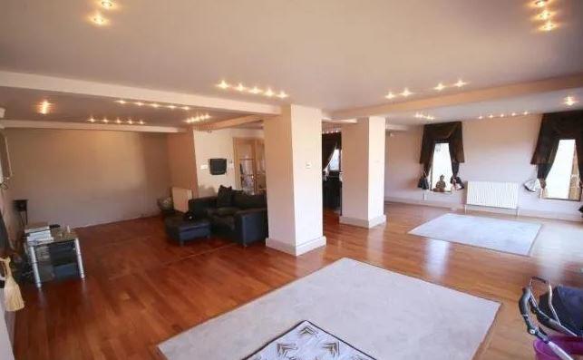 This is what the living room looks like.