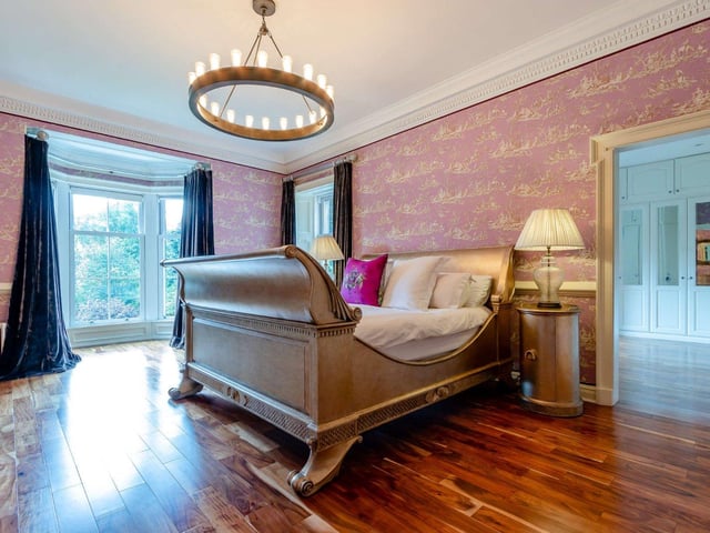 Principal bedroom.
