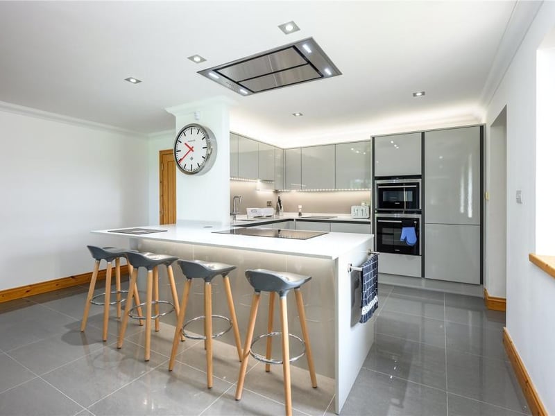Cottage - kitchen.