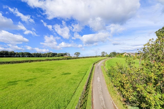Enviable countryside views surround the property, providing plenty of walking opportunities, and it is within easy reach of a range of shops, schools and recreational facilities.