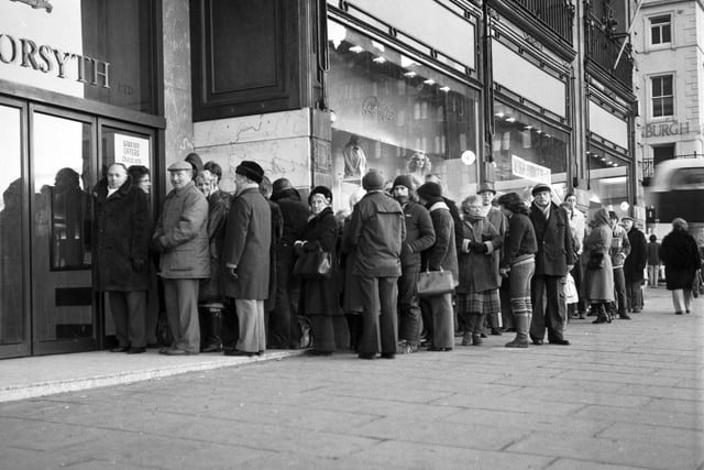 Customers queue up for the Christmas and Boxing Day sales at RW Forsyth department store in Edinburgh's Princes Street December 1980.
The shop closed for good in 1983