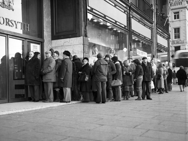 Customers queue up for the Christmas and Boxing Day sales at RW Forsyth department store in Edinburgh's Princes Street December 1980.
The shop closed for good in 1983