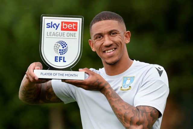 Sheffield Wednesday's Liam Palmer with the Player of the Month award. (Courtesy of the EFL)