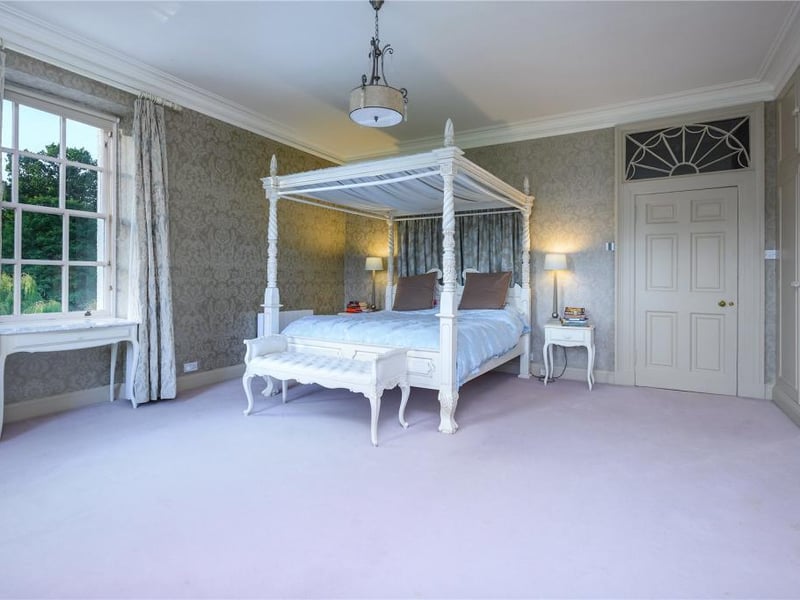 Principal bedroom.