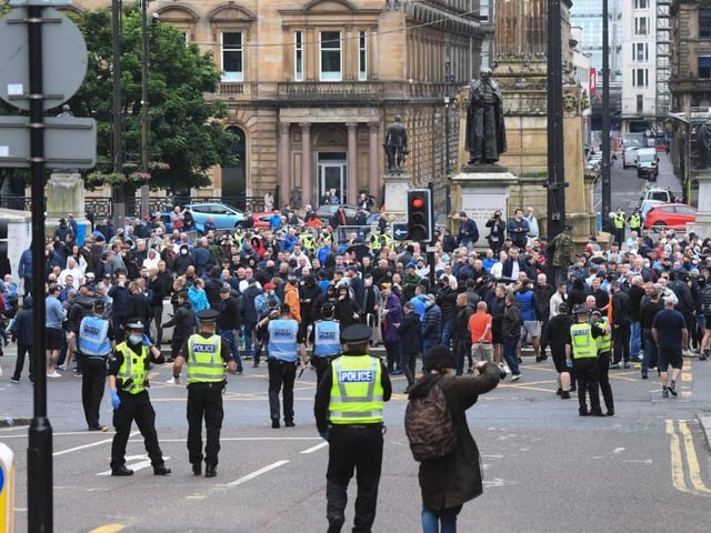 Police in Glasgow were able to avert a clash between people calling for the removal of a statue of Metropolitan Police founder Robert Peel and counter protesters.