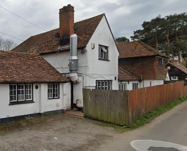 One of the best place to eat fish and chips in Hampshire is The Queens Head, on Pilcot Road, Dogmersfield. It has a 4.5 star rating on Tripadvisor based on 651 reviews.