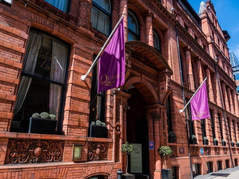 Located in the old Liberal Club building, this is a distinctively traditional 4-star boutique hotel just a 3-minute walk away. With its grand oak staircase and stained-glass windows, it offers a much quieter, more classic atmosphere compared to the larger chains nearby. 🧳 9 Quebec St, Leeds LS1 2HA