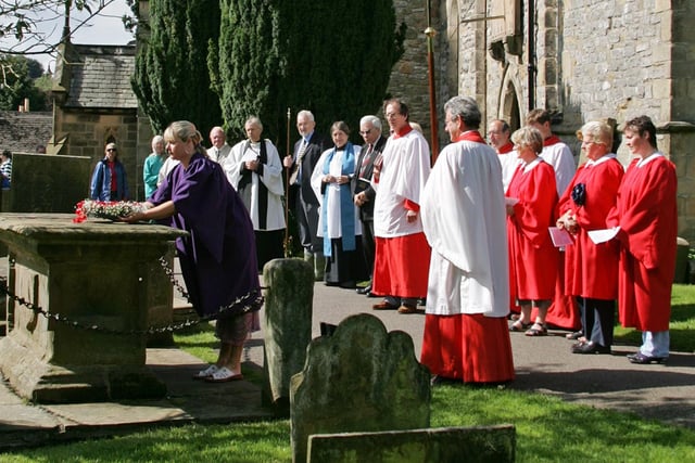 The wreath is laid on Mrs.Mompasson's tomb at the Eyam Plague Commemoration Service in 2009