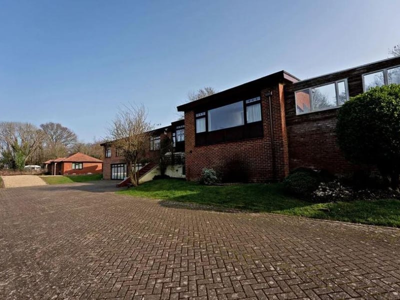 6 bed home inRiverside Avenue in Fareham