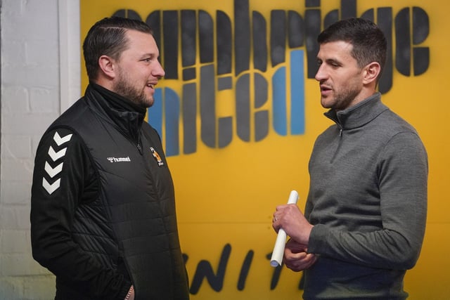 The two coaches Mark Bonner and John Mousinho have a chat. Picture: Jason Brown/ProSportsImages