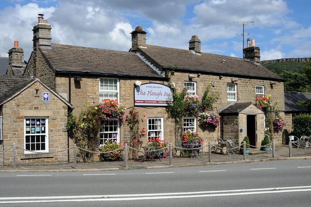 Near Stanage Edge the Inn serves roast rib of beef or leg of lamb with a yorkshire pudding, roast and mashed potato, and seasonal vegetables and gravy.