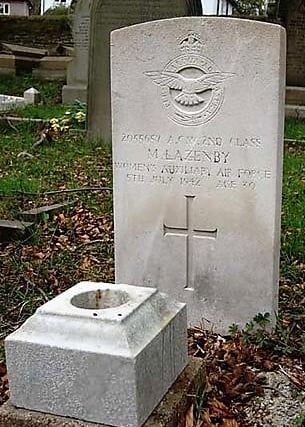 Gravestone of Minnie Lazenby, Aircraftwoman 2nd Class, (d. 1942) Dore graveyard (a00564)