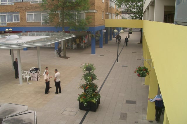 Waterdale shopping centre - before the arrival of the Lovers Statue.