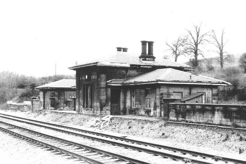 The station and parcel shed, shortly after closure.