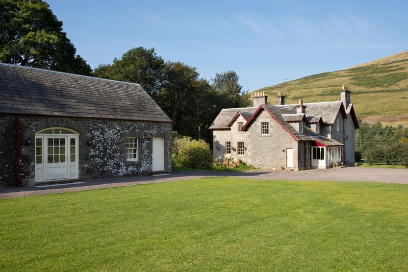 Could you enjoy a picnic on that lawn? Besides its 'immaculate' garden, Mosspeeble House has extensive native woodland which you can take a gentle stroll in, go horseriding in, or use for country sports.