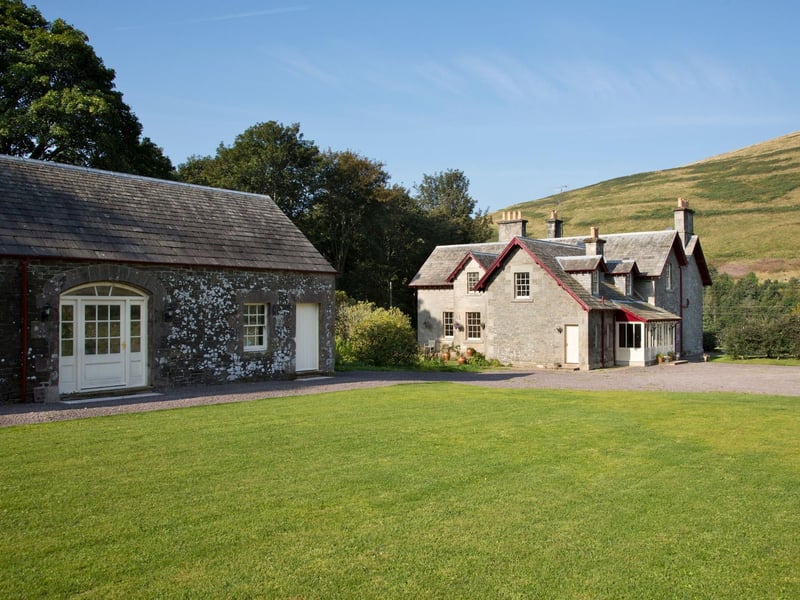Could you enjoy a picnic on that lawn? Besides its 'immaculate' garden, Mosspeeble House has extensive native woodland which you can take a gentle stroll in, go horseriding in, or use for country sports.