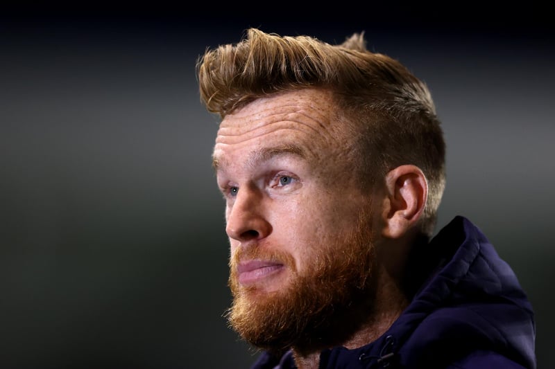 Millwall skipper Alex Pearce has committed his future to the club, after signing a new one-year deal. The 32-year-old made 20 league starts for his side last season, in a campaign that saw them finish 11th in the table. (BBC Sport)