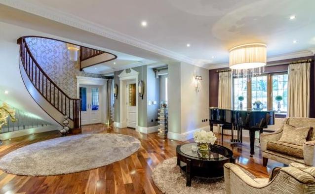 The grand reception hallway has been designed with an elliptical staircase, and opens up into a formal dining room, which creates a unique entertaining space