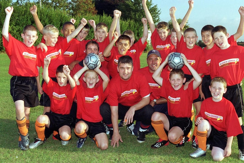 Doncaster Rovers legend Ian Snodin held a coaching session with the under 11s in 2003, thanks to a sponsorship deal with Builder Center.