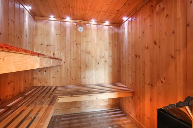 In the leisure suite there is a sauna next to changing rooms and a shower room.