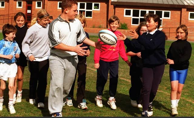 Dean Lawford of Sheffield Eagles with Hexthorpe pupils in the Dash scheme which was used to promote exercise in 1996