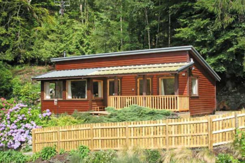 This fabulous detached lodge resides in on a gorgeous woodland setting, positioned on the hillside, you can make the  most of the wonderful views out over Loch Earn, on the outskirts of St Fillans in Perthshire.