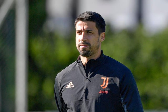 Juventus midfielder Sami Khedira has revealed he has “kept in touch” with both Everton and Tottenham as he prepares to leave the Serie A champions. (Bild via Sport Witness)