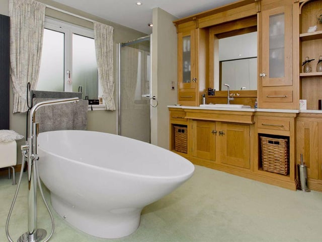 Master en-suite.