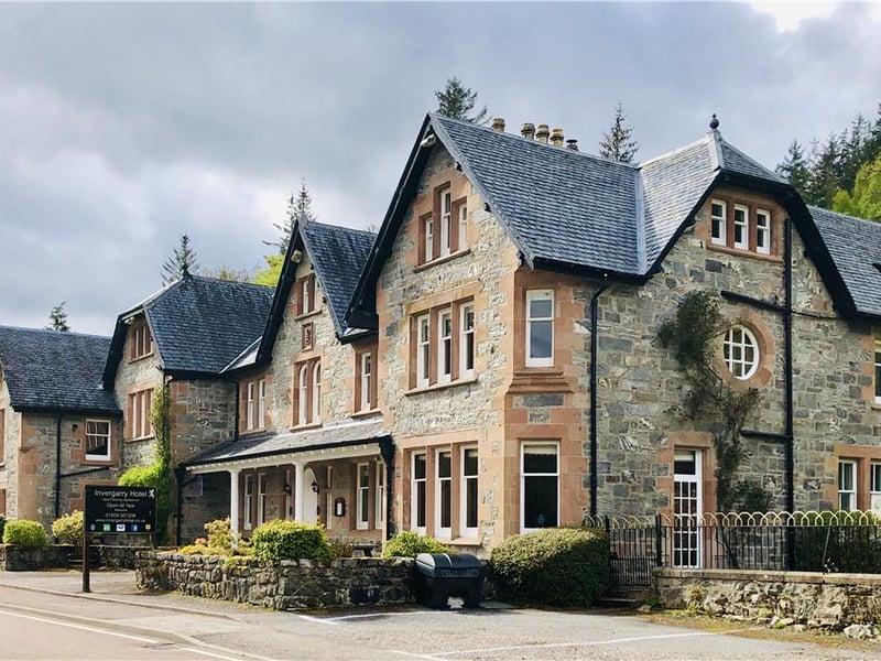 High standard 4-star Inn positioned at the meeting of the 'Great Glen Road' and 'Road to the Isles' - £1,850,000.