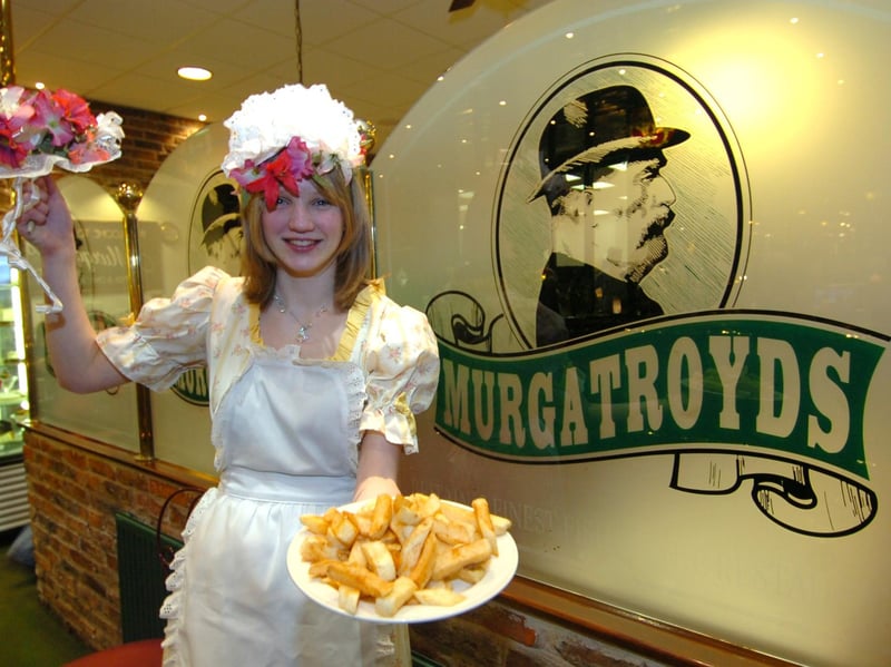 The undisputed, world-renowned titan of the area's culinary scene. This iconic fish and chip restaurant and takeaway has been an institution for decades, drawing huge crowds for its pristine, giant haddock, golden chips, and unbeatable, nostalgic sit-down dining experience. 🍴 Harrogate Road, Yeadon, Leeds LS19 7BN