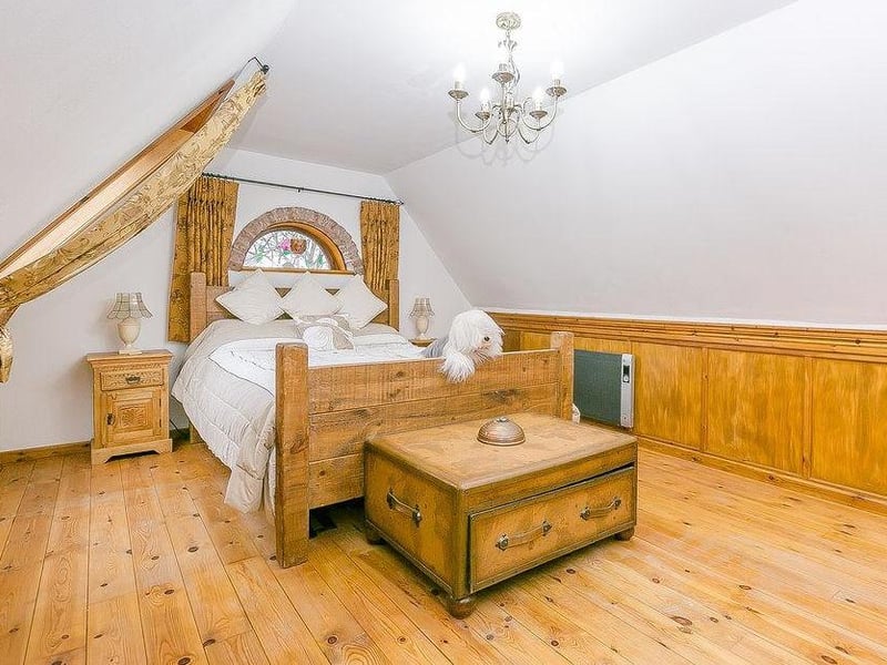 Another lovely bedroom at Loxley Lodge. A room that oozes comfort.