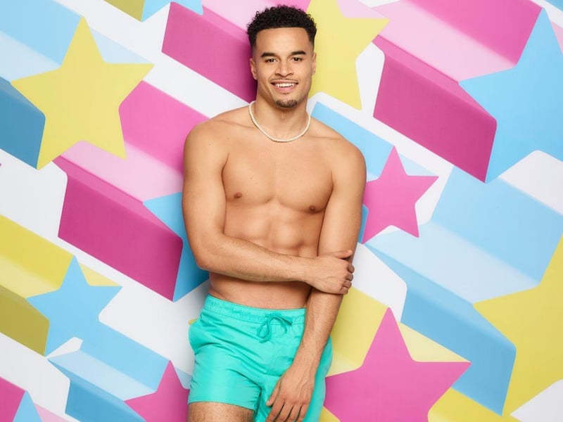 Toby appeared settled with Georgia S but soon drifted before sparking a connection with Arabella and then going back to Georgia S. His odds have dropped due to his behaviour on the show.