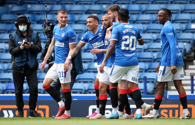 GLASGOW, SCOTLAND - MAY 02: Kemar Roofe of Rangers celebrates after scoring their team's first goal with James Tavernier, Alfredo Morelos, Borna Barisic, Joe Aribo and Jack Simpson  during the Ladbrokes Scottish Premiership match between Rangers and Celtic at Ibrox Stadium on May 02, 2021. (Photo by Ian MacNicol/Getty Images)