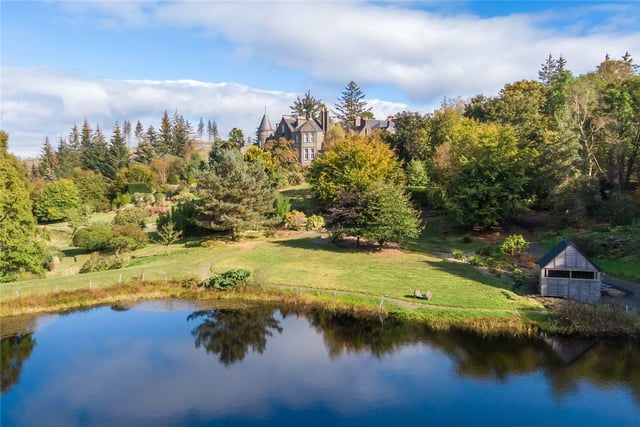 Glencruitten House is a baronial country property of significant historical interest. The house which dates from 1897 was remodelled with the addition of two extensions in 1905 and 1926.
