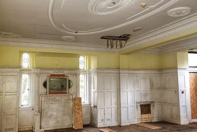 When the urban explorer behind Lost Places & Forgotten Faces visited Ash House, located off Ash House Lane in Dore, Sheffield, there were still plenty of signs of its former opulence, though it was in desperate need of some TLC.