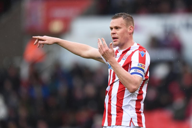 Stoke City stalwart Ryan Shawcross looks to be close to confirming his Potters exit after over a decade at the club. He's said to in talks with Phil Neville's Inter Miami over a move to the MLS this summer. (Daily Mail)