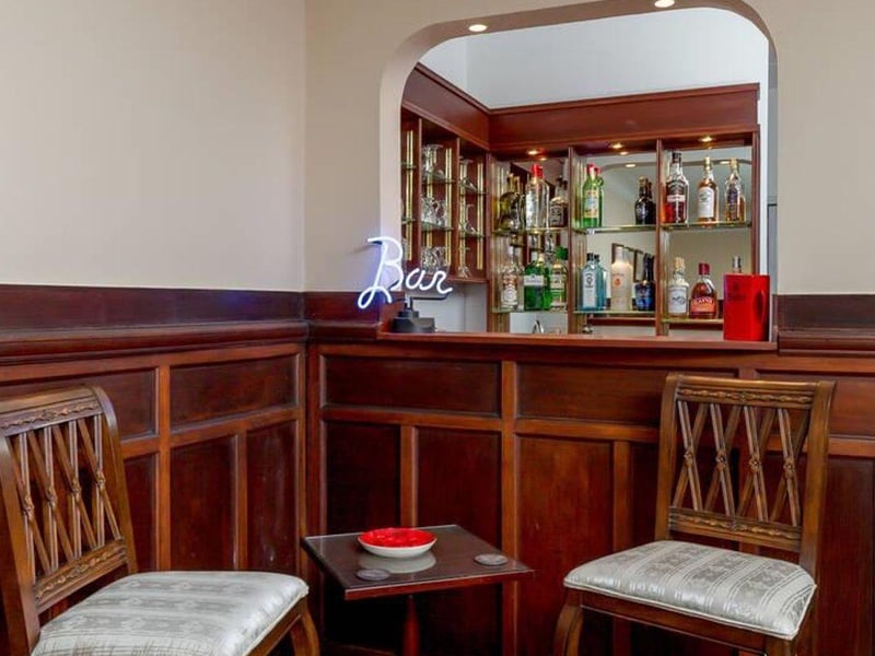 Bar.