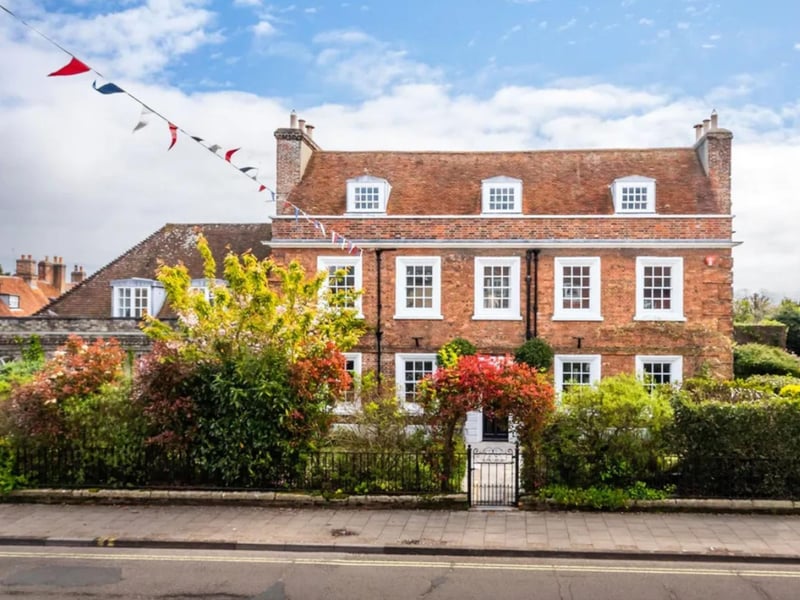 This listing says: "New to our John D Wood & Co Corporate portfolio, situated in Central Lymington, a prominent and historic house. I give to you, Monmouth House." 
