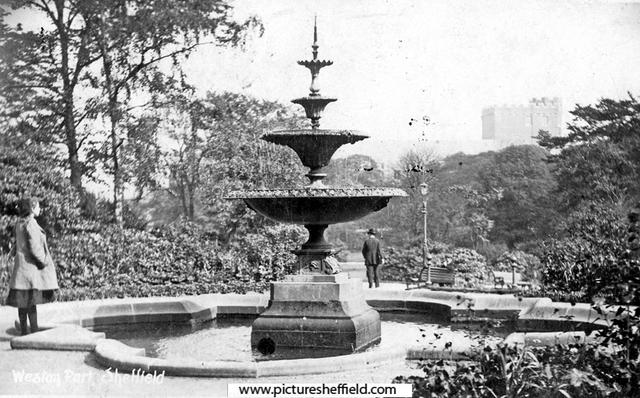 Near the park's top gates there was once an iron fountain with four basins - this disappeared sometime in the late 1930s.