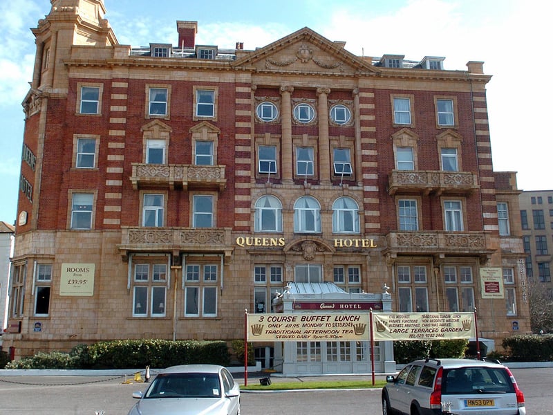 This hotel makes for a stunning venue with views of the sea, which is very fitting for a Portsmouth wedding. It is in Clarence Parade in Southsea and has a number of wedding packages available to make your day extra special.