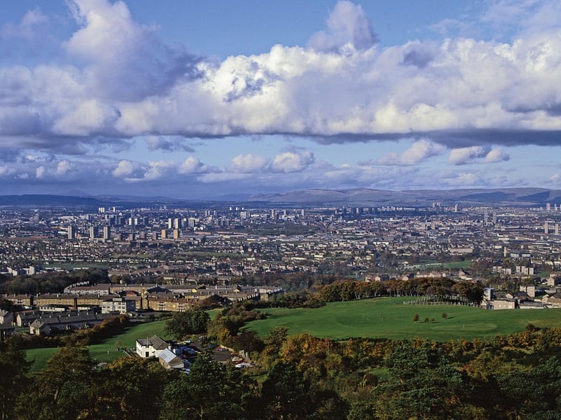 Boasting incredible views over Glasgow to the Campsie Hills beyond, Cathkin Braes features a mix of dedicated mountain bike trails that were used for the 2014 Commonwealth Games and a network of fun paths suitable for all abilities.