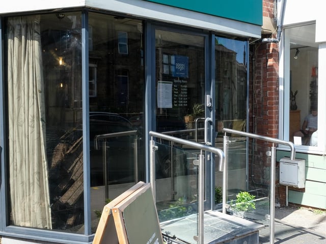 Turnip and Thyme on Ecclesall Road is rated 5 stars out of 5 on TripAdvisor. Their most popular dish is the Pot Belly. It comes with spring onion & chive mash, chorizo & smoked cheddar melt, buttered greens and a red currant jus.